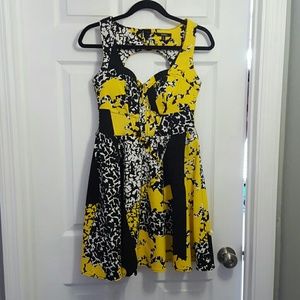 ⬇️Black and yellow dress